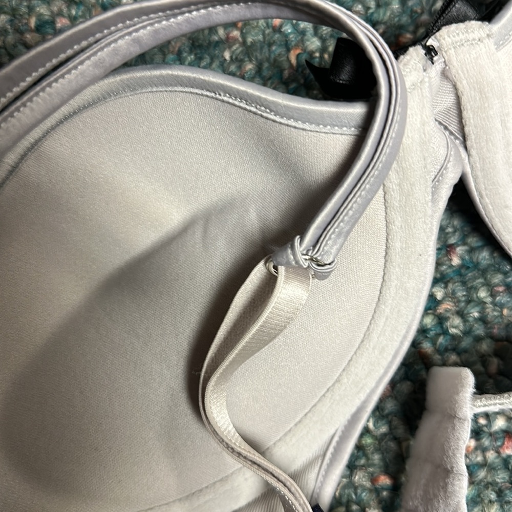 Victoria’s Secret size 32D, silver tiny sequins bra Sexy Little Things…. - Picture 7 of 7